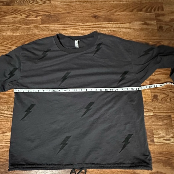 large pullover with lightening bolts - Picture 2 of 7